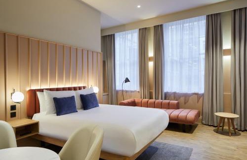 Dowgate Apartment | master Cannon