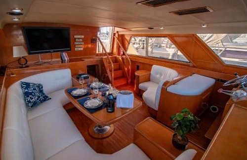 Poblats Maritims Boat Rental | Master&Commander
