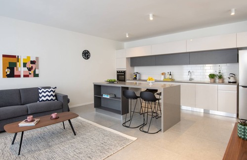 Tel Aviv City Center Apartment | master Shenkin