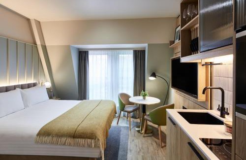 Castle Baynard Apartment | master St. Paul's