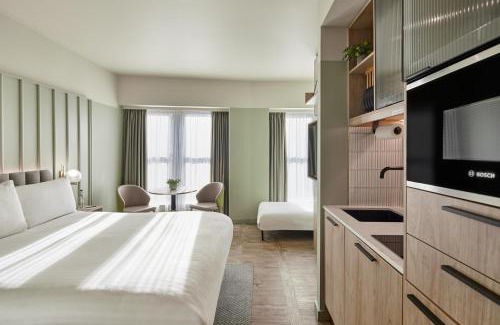 Castle Baynard Apartment | master St. Paul's