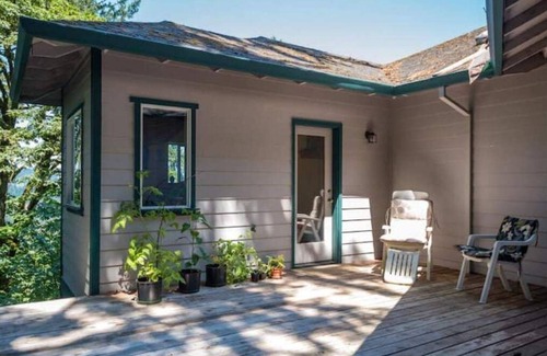Carver Apartment | Master Suite Overlooking Clackamas River!