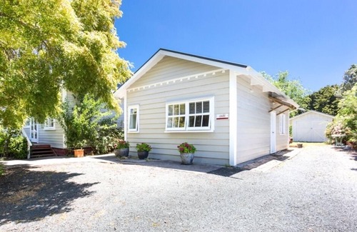 Matakana House | Matakana Village Chalet Cottage