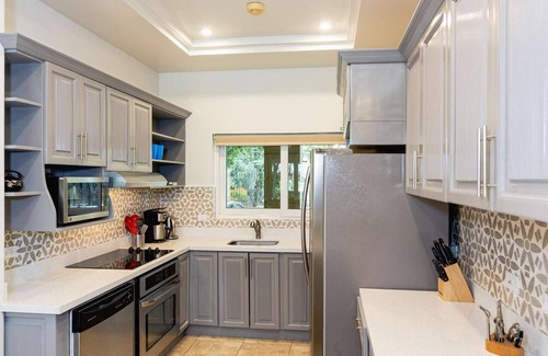 Tamarindo Condo | Matapalo Diria 103 - Luxury 2BR Pool & Beachside