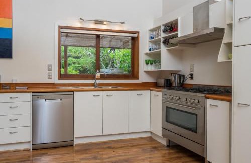 Matapouri House | Matapouri Hideaway - Matapouri Holiday Home