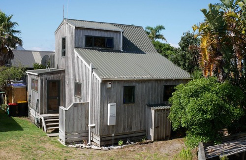 Matarangi House | Matarangi Coastal Retreat - One back from the beach