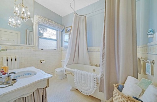 Toms River Bed & Breakfast | Mathis House, A Victorian Bed & Breakfast and Tea Room at 600 Main