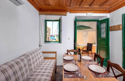 Halki Apartment | Matinas House