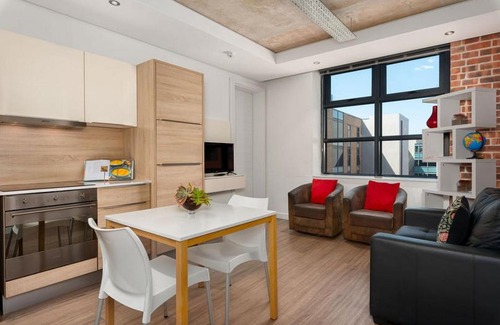 Century City Apartment | Matrix 402