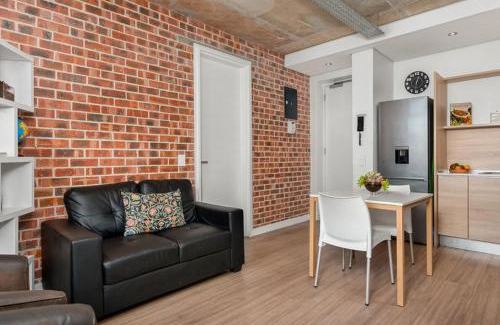 Century City Apartment | Matrix 402