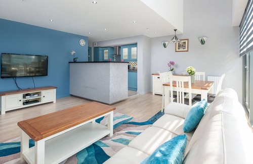 City Centre Glasgow Apartment | Matrix Apartments - three bedroom, parking available