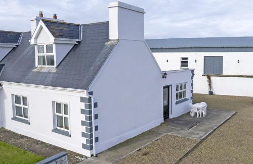 Doonbeg House | Matthews Traditional Holiday Cottage by Trident Holiday Homes