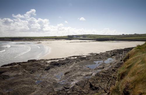Doonbeg House | Matthews Traditional Holiday Cottage by Trident Holiday Homes