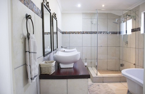 Assagay Cabin | Matusadona Guest Lodge