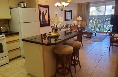Kihei Condo | Maui Banyan king, 2 bathroom, steps to Kamaole beach, sleeps 4 - No parking fee