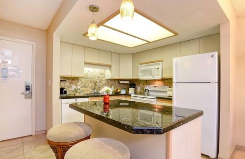 Kihei Condo | Maui Banyan king, 2 bathroom, steps to Kamaole beach, sleeps 4 - No parking fee
