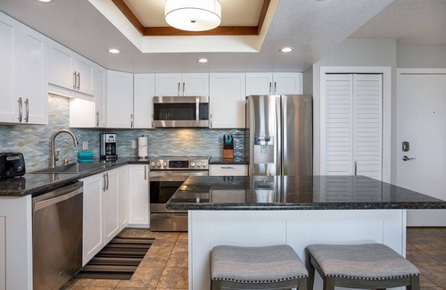 Kihei Condo | Maui Banyan Remodeled Top Floor - Steps to Beach and Shopping
