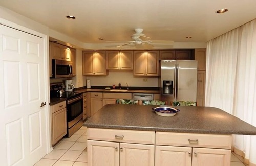 Kihei Condo | Maui Parkshore #304 Gorgeous, Partial Ocean View, Across Kamaole Beach III