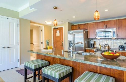 Kaanapali Condo | Maui Resort Rentals: Honua Kai Hokulani 213 - Rare Interior Courtyard 1BR w/Partial Ocean Views