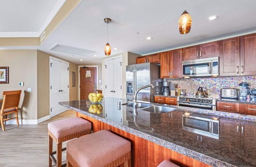 Honokowai Condo | Maui Resort Rentals: Honua Kai Hokulani 937 – 2 BR Corner w/Stunning 9th Floor Ocean Views!