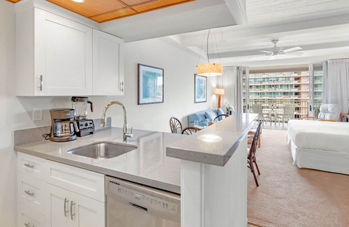 Kaanapali Condo | Maui Resort Rentals: The Whaler 962 - Gorgeous 9th Floor Studio, Fantastic Pacific Ocean and Black Rock Views!