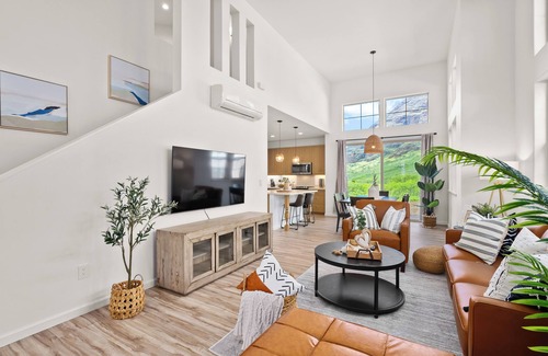 Makaha Valley House | Mauna View by AvantStay | 10min to Beach, Backyard