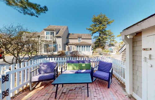 Mashpee House | Maushop Village Beach Getaway