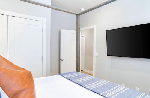 Washington Fields Apartment | Maverick by Freedom Vacation Rentals