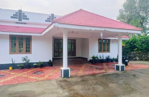 Elappara House | MAVERICK HOLIDAYS INN FAMILY VILLa