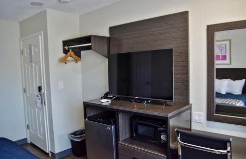 Downtown Klamath Falls Hotel | Maverick Motel - Modern Renovated Motel