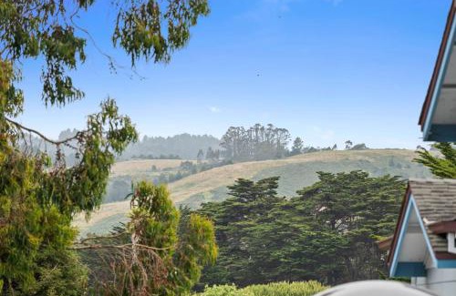 Half Moon Bay House | Mavericks Penthouse Downtown Luxury on Main Street Half Moon Bay