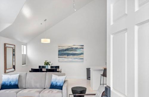 Half Moon Bay House | Mavericks Penthouse Downtown Luxury on Main Street Half Moon Bay
