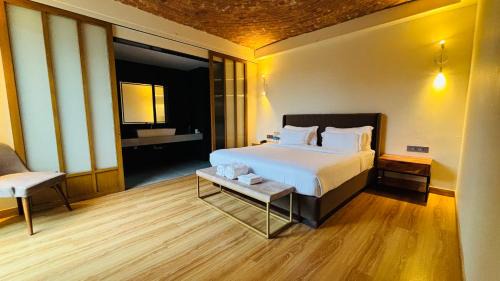 Badami Resort | Mavi Retreat