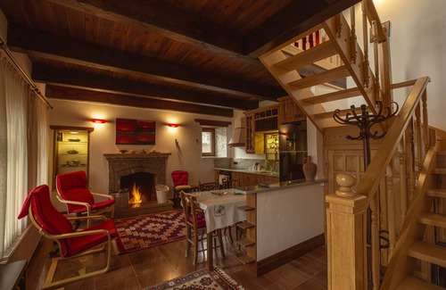 Adatepe Hotel | Mavras Tas Odalar