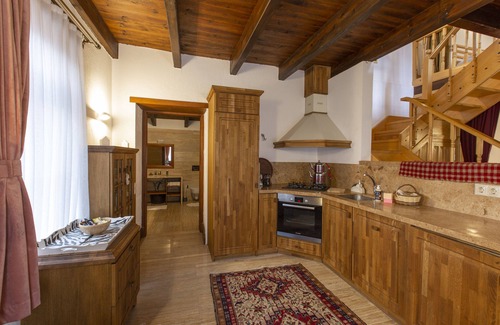 Adatepe Hotel | Mavras Tas Odalar