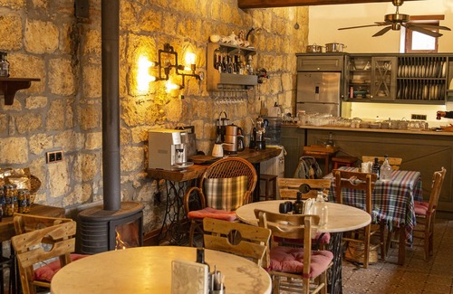 Adatepe Hotel | Mavras Tas Odalar