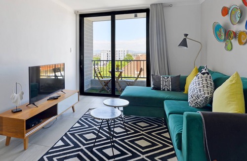 Observatory Apartment | Mawethu | Charming Observatory Apartment | Pool
