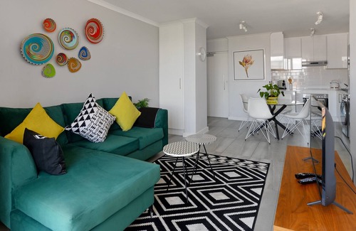 Observatory Apartment | Mawethu | Charming Observatory Apartment | Pool