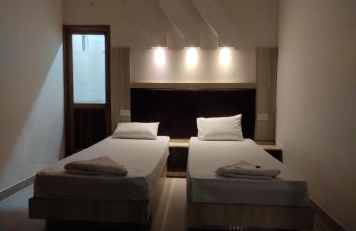 Taj Ganj House | Max Guest House