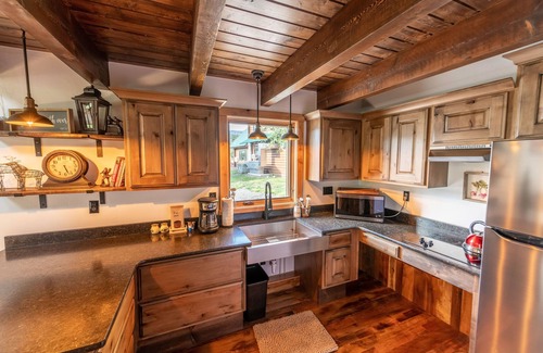 South Fork Cabin | Max's Cabin at Tiny Timbers Resort and Spa!