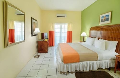 Rodney Bay Hotel | Maximum Comfort! 2 Spacious Units w/Free Parking, Outdoor Swimming Pool!