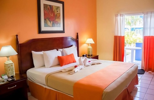 Rodney Bay Hotel | Maximum Comfort! 2 Spacious Units w/Free Parking, Outdoor Swimming Pool!