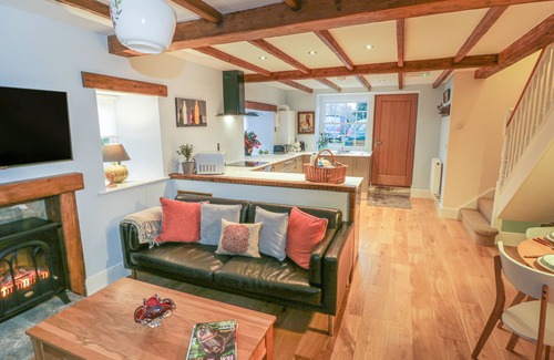 Snainton Cottage | MAY COTTAGE, pet friendly, with a garden in Snainton