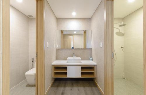 Hai Chau Apartment | May Harmony 2BR Apartment City View