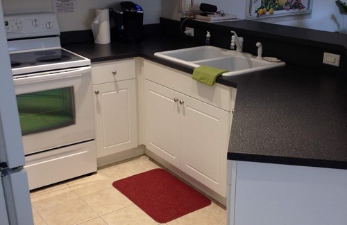 Pelican Condo | May-Nov’24 DISCOUNTED! Ask for rates. Upscale Gated Community! 2+2, pool, gym