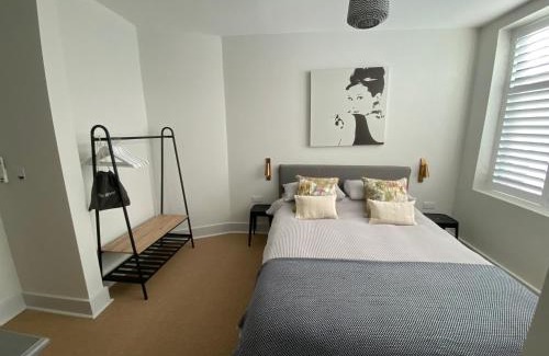 South Twickenham House | May Road, stylish townhouse