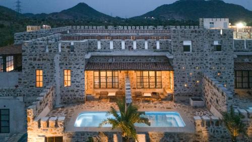 Udaipur Resort | Maya Luxury The Quila Udaipur