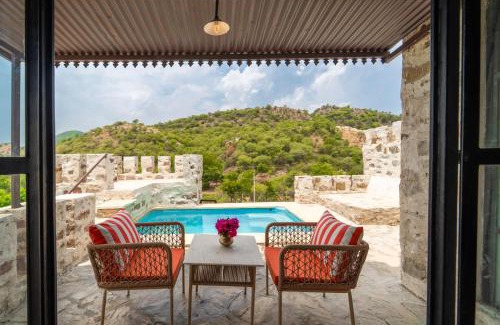 Udaipur Resort | Maya Luxury The Quila Udaipur