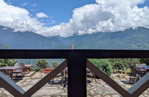 Pelling Hotel | MayaTels - Maya Eco Huts, Pelling
