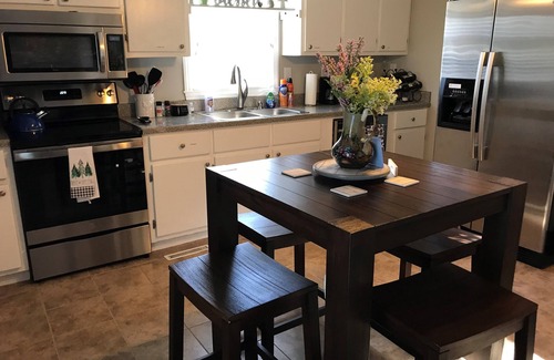 Mount Airy House | Mayberry Front Porch - 0.5 miles to downtown Mayberry